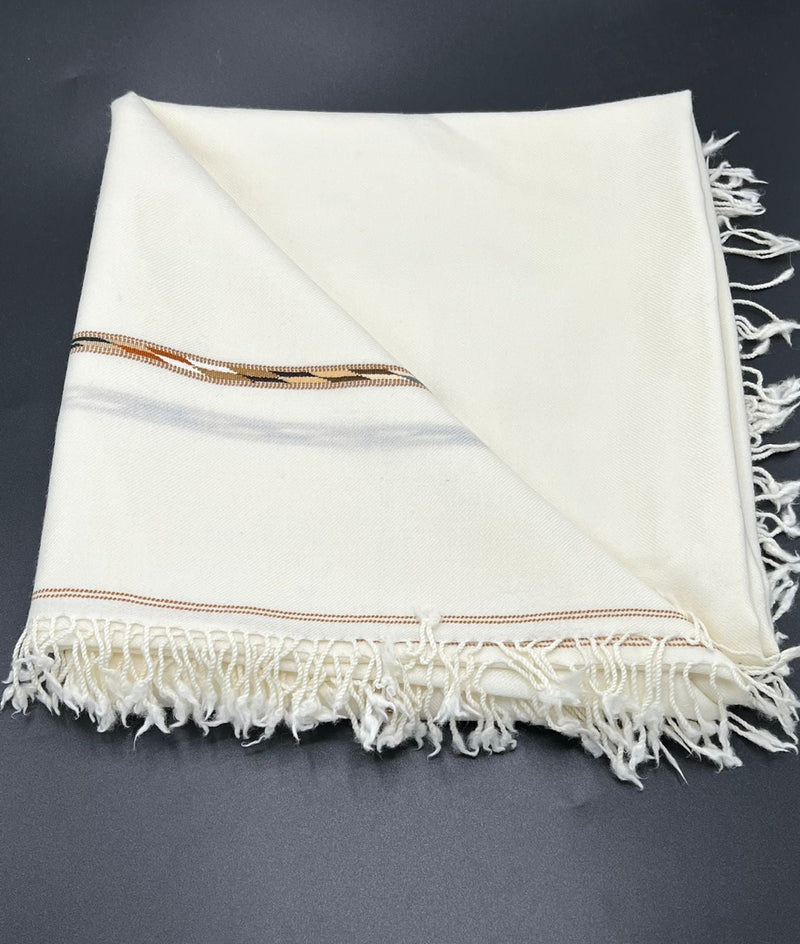 specaial shawl  100 woolen and handmade